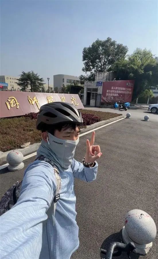 薛炜喜欢骑行