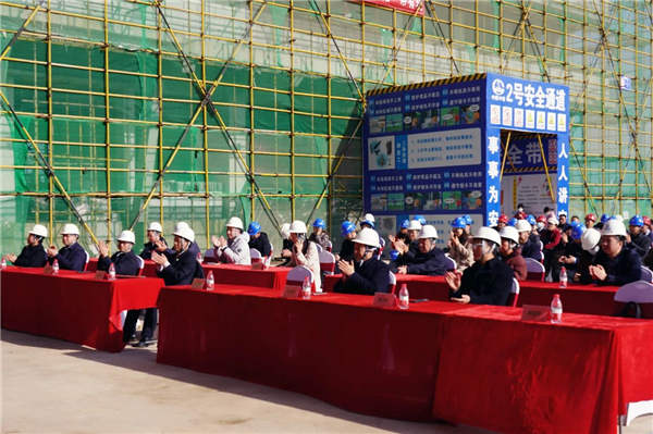 李时珍综合实验实训大楼(AB栋)建设项目主体结构封顶仪式举行_fororder_3