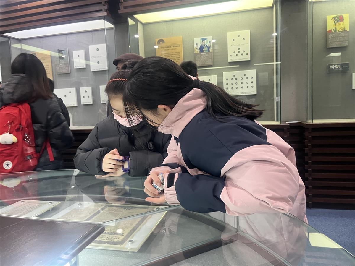 湖北省武昌水果湖第二小学学生在中南财经政法大学中国货币金融历史博物馆参观.jpg 湖北省武昌水果湖第二小学学生在中南财经政法大学中国货币金融历史博物馆参观.jpg