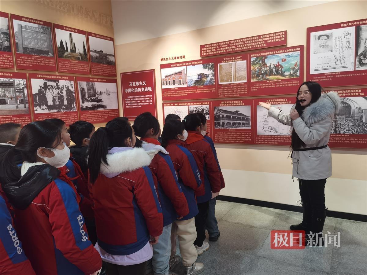 鄂州市莲花小学53名学生来到鄂州职业大学思想政治教学实践基地.jpg 鄂州市莲花小学53名学生来到鄂州职业大学思想政治教学实践基地.jpg