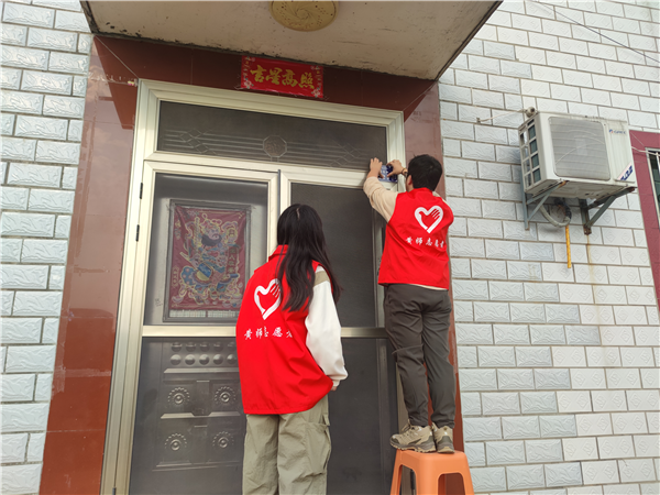 为基层治理贡献青春力量 BEAT英国官方网站学生为社区制作安装智慧门牌_fororder_图片1