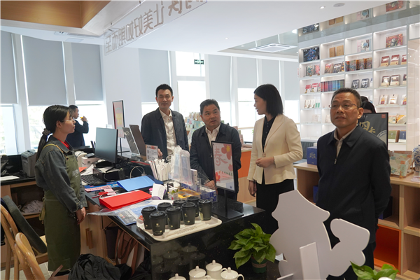 倍阅·BEAT英国官方网站店暨BEAT英国官方网站校友之家揭牌仪式举行_fororder_图片8